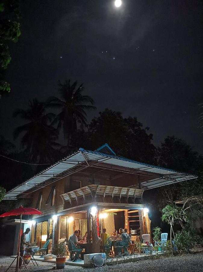 Baantia Chomtawan Bed & Breakfast Surat Thani Exterior photo